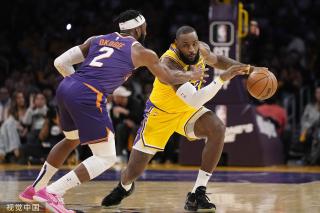 让后卫在角 让后卫在角