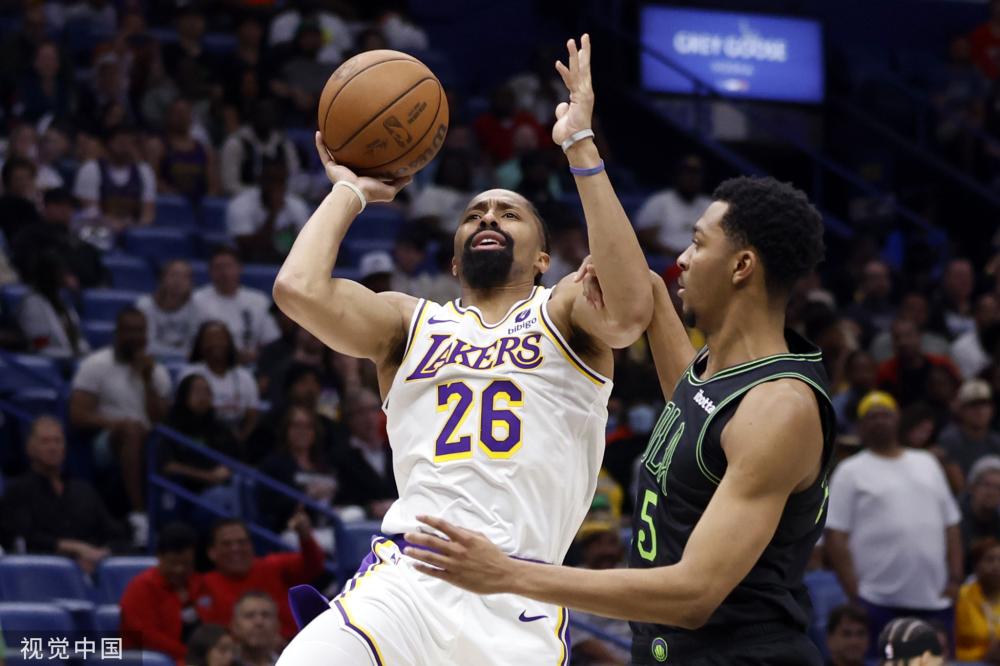 使他在进攻 使他在进攻